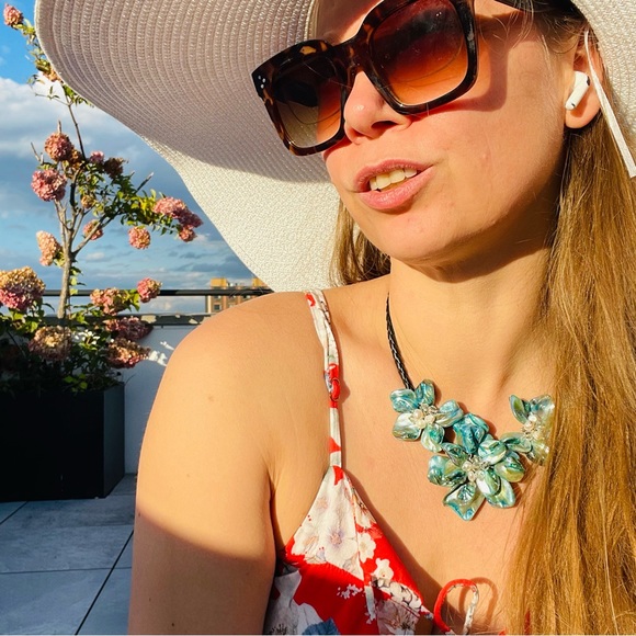 IRIS APFEL Baroque Cultured Pearl Shell Flower Art Necklace Leather Chocker - Picture 3 of 16